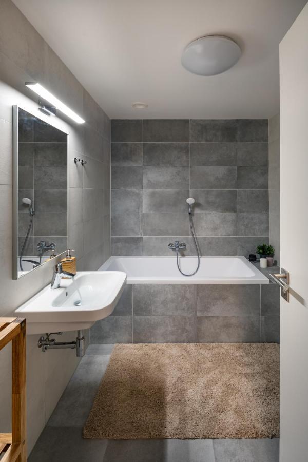 Prague Days - Exclusive Condo In Trendy Neighbourhood Exterior foto